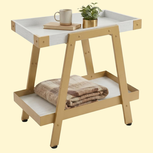Freja – Elegant sidobord i guld och vitt med dubbla hyllplan
